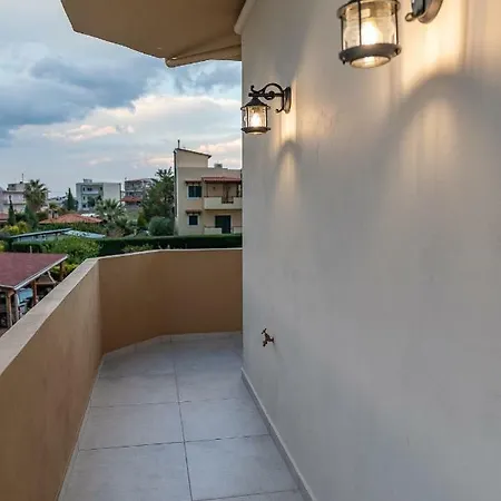 Modern Flat * Amudára Laszithiu